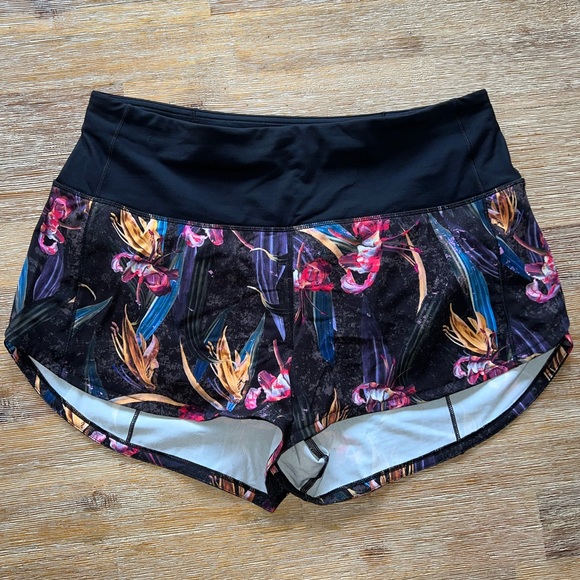 Lululemon Speed Up High Rise 2.5” shorts - Picture 2 of 4